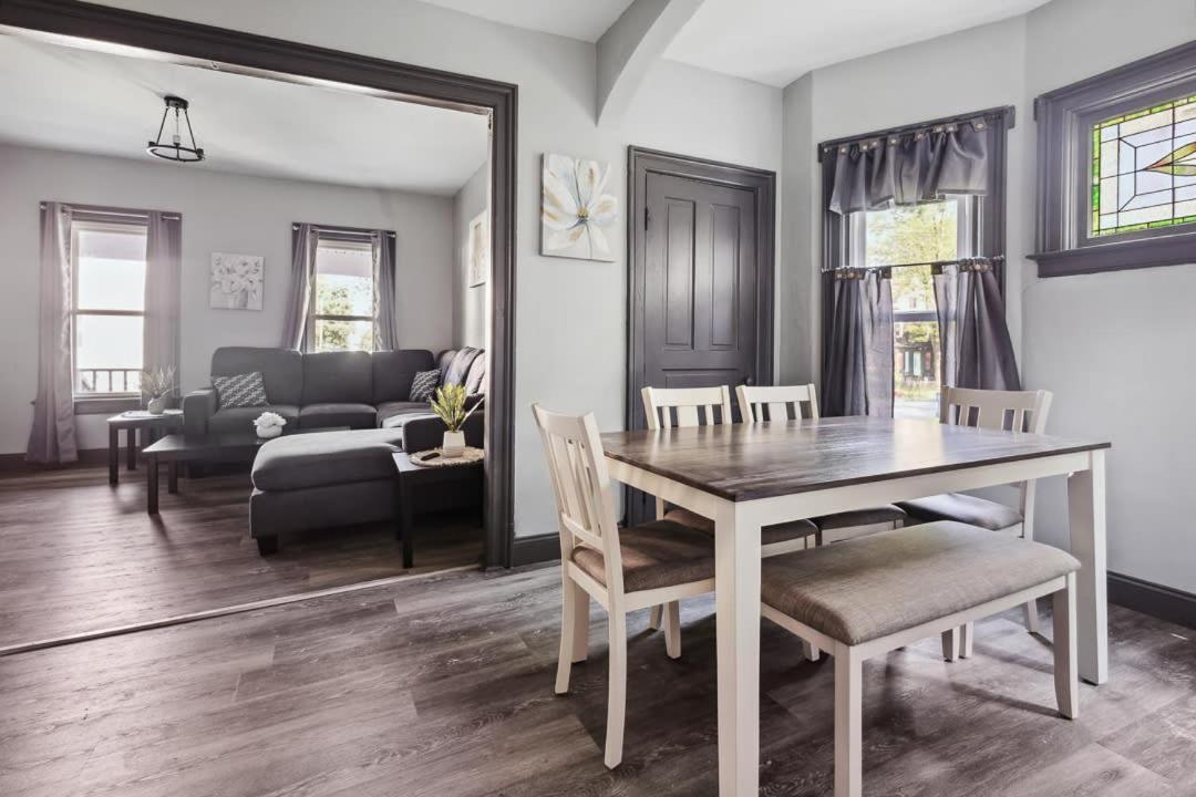 Spacious 6br 2ba Minutes For The Falls & Casino Hébergement de vacances Niagara Falls