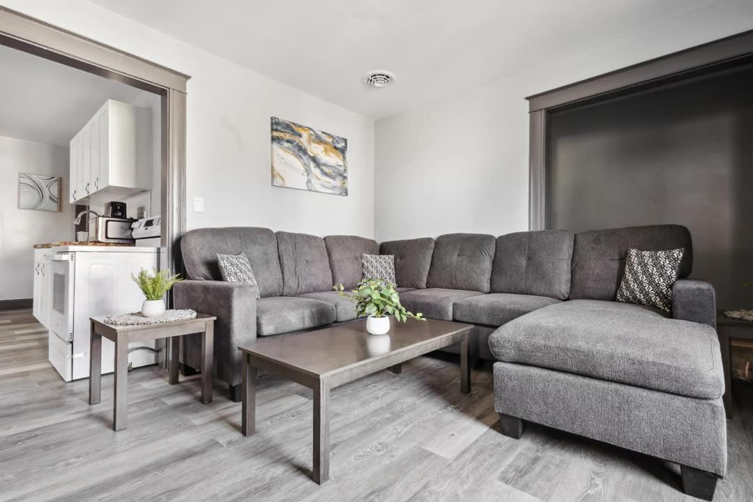 Spacious 6br 2ba Minutes For The Falls & Casino Niagara Falls