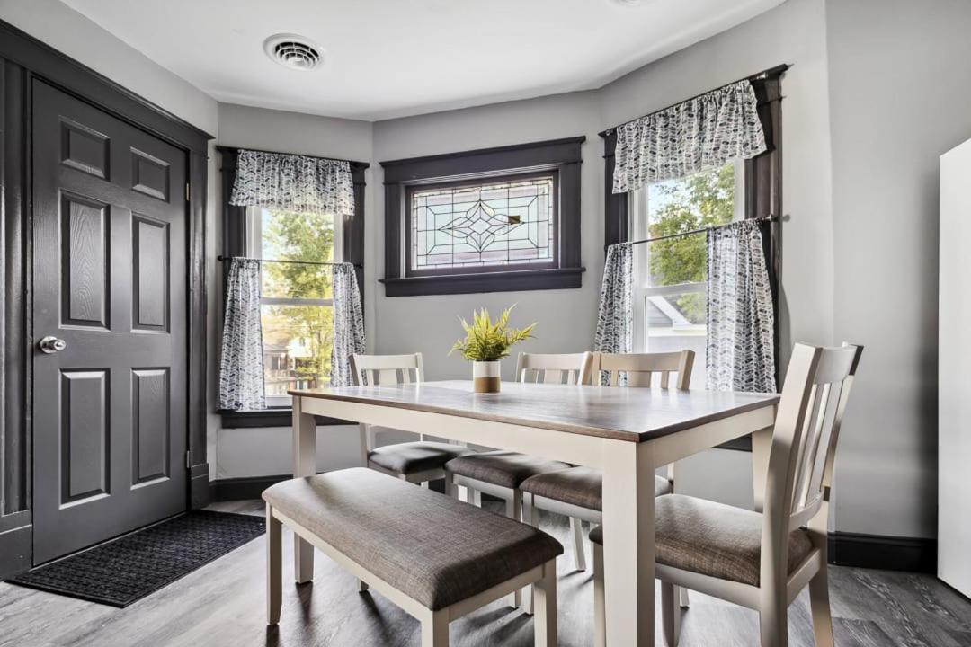 Spacious 6br 2ba Minutes For The Falls & Casino Hébergement de vacances *