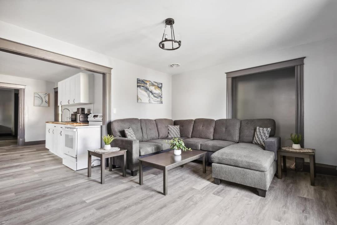 Spacious 6br 2ba Minutes For The Falls & Casino Niagara Falls