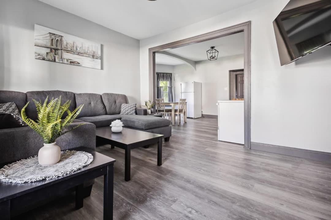 Spacious 6br 2ba Minutes For The Falls & Casino Niagara Falls