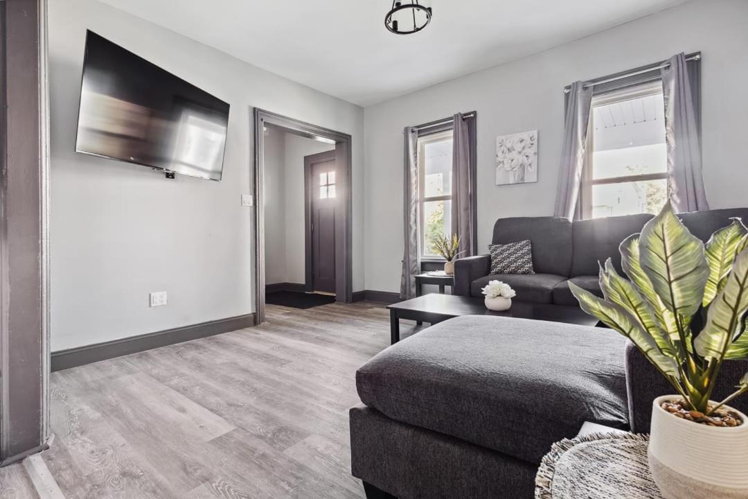 Spacious 6br 2ba Minutes For The Falls & Casino * Niagara Falls