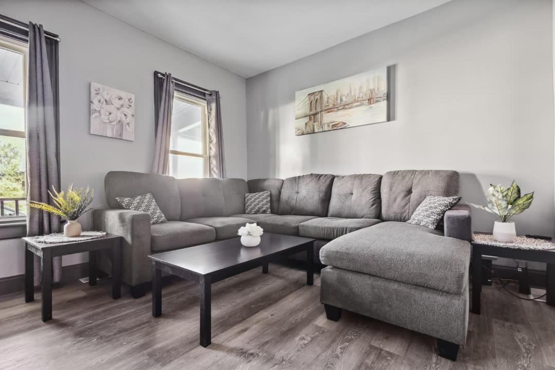 Spacious 6br 2ba Minutes For The Falls & Casino Hébergement de vacances